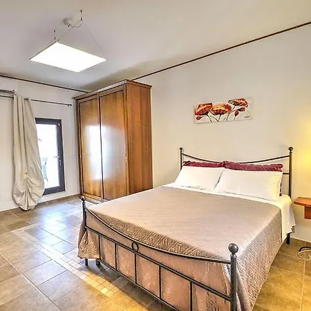 Sleeps 4 Air Con Wifi